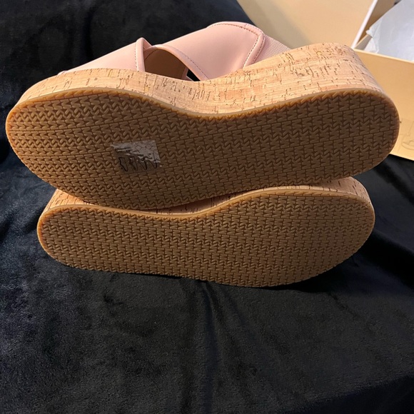 Michael Kors Cary leather wedge sandal - Picture 2 of 7